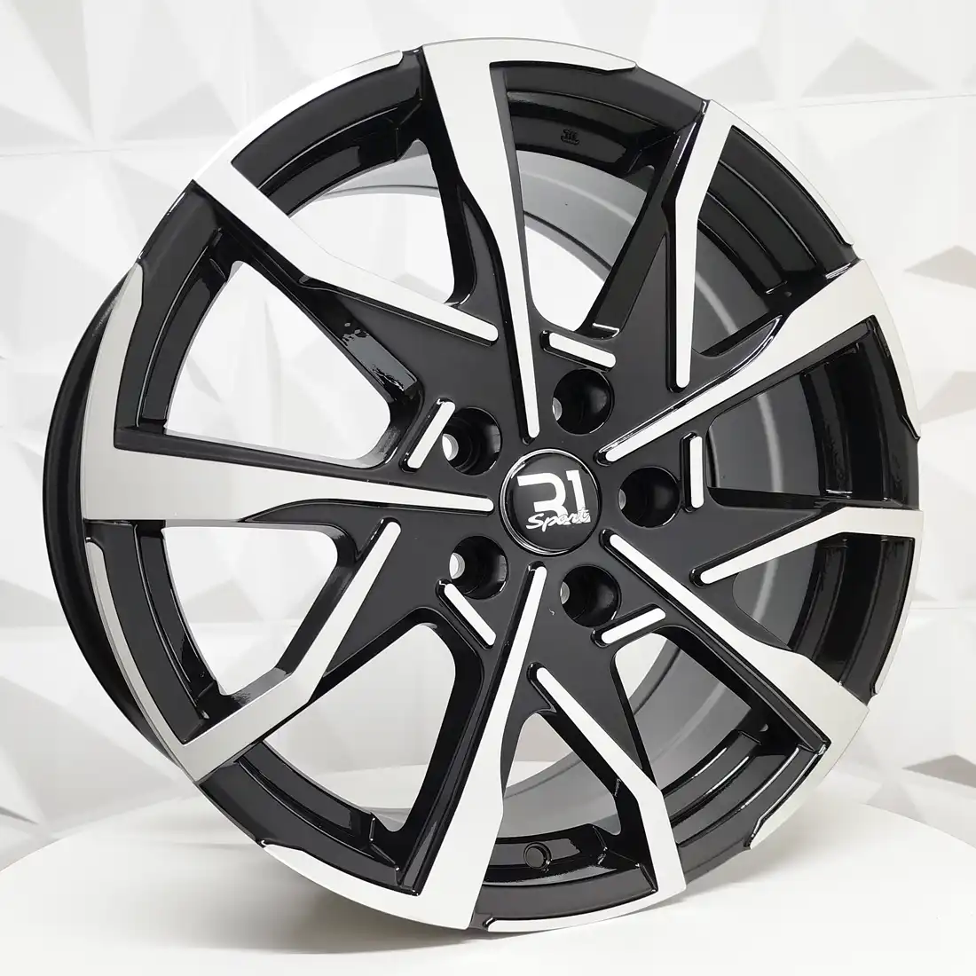 Rin 176660 RIN 17X7 5-114.3 R1 SPORT 1066 BLACK MACHINE FACE ET35 CB60. 5-114.3 con barrenación 5-114.3