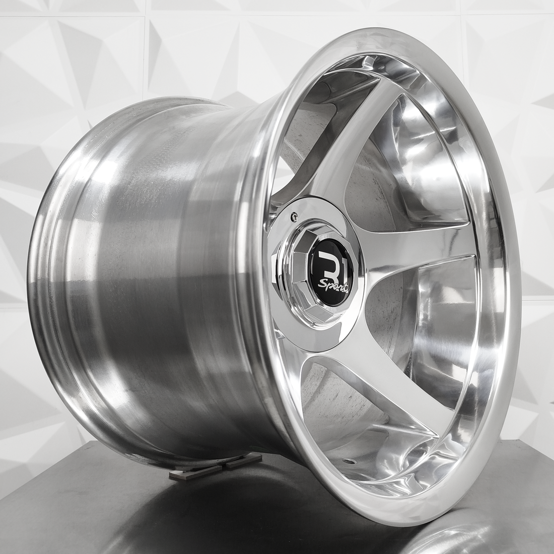 Rin 179394 RIN 17X10 5-139.7 R1 SPORT 5924/5928 FULL POLISH ET-45 CB110 5-139.7 con barrenación 5-139.7