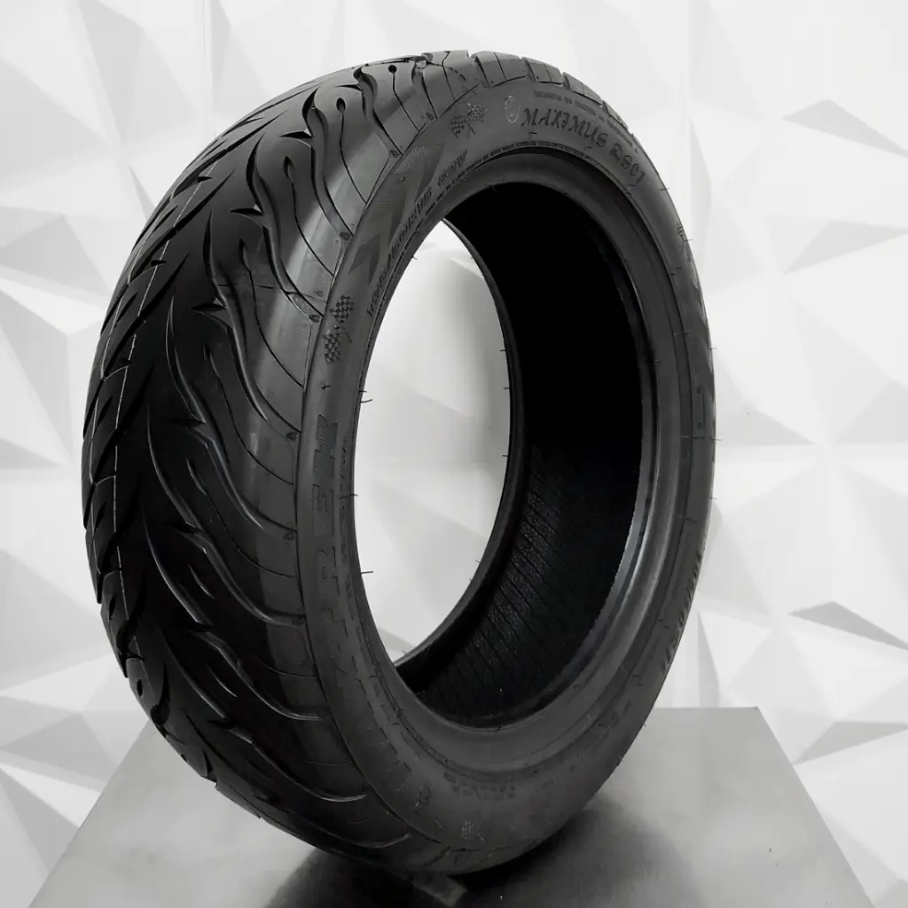 LLANTA MAXTREK 245/40ZR18 MAXIMUS DS01 97W