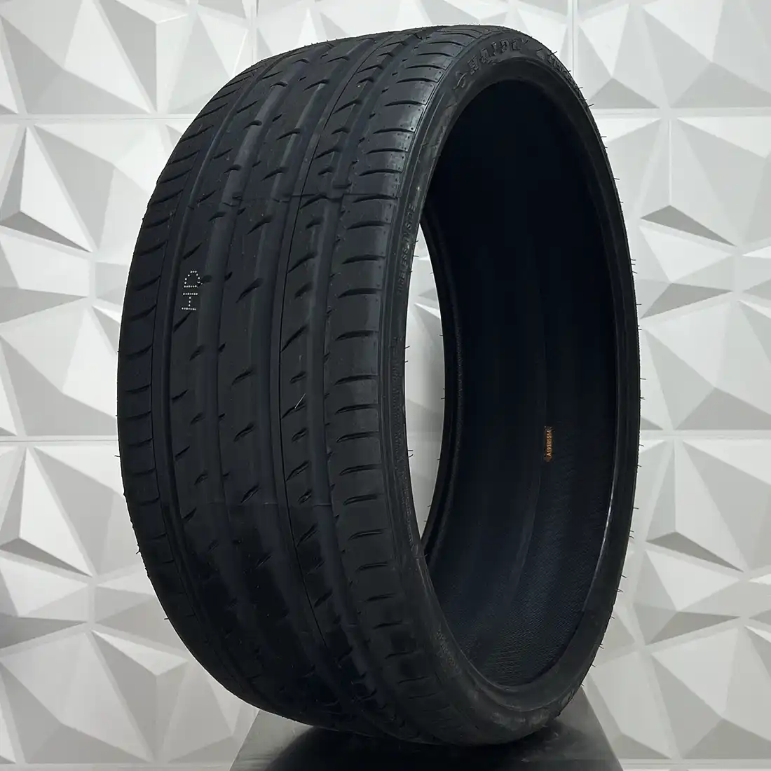LLANTA HAIDA 285/35ZR22 106W HD927